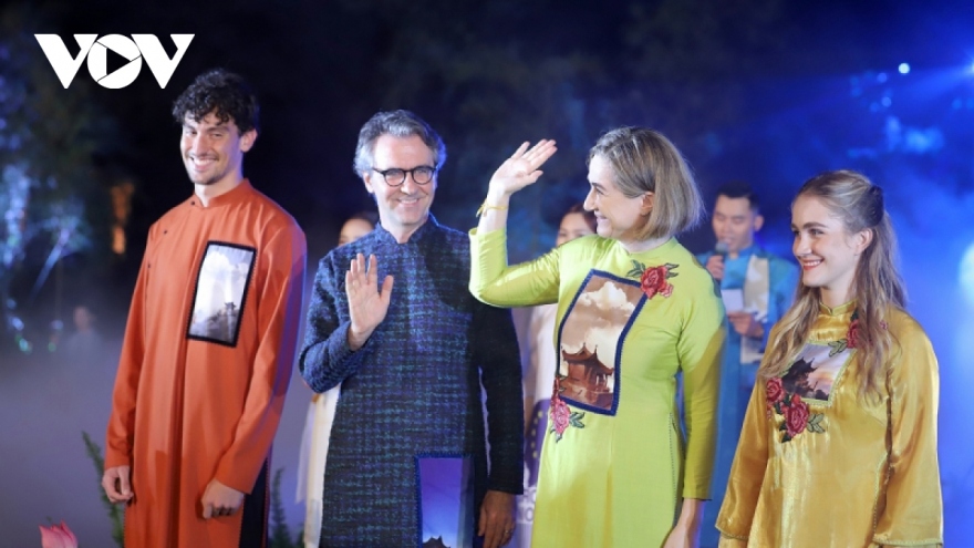 Foreign ambassadors model at special Ao Dai show in Quang Ninh